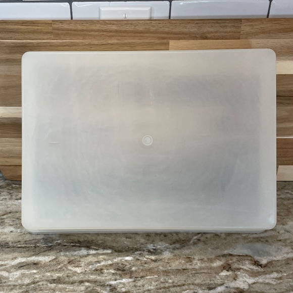 2 Tupperware Cake Takers White Rectangle 622 & Round Harvest Gold 684 & 1 Handle - Picture 11 of 15